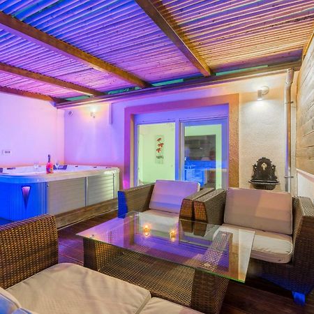 Alena Luxury Apartment With Jacuzzi สปลิท ภายนอก รูปภาพ