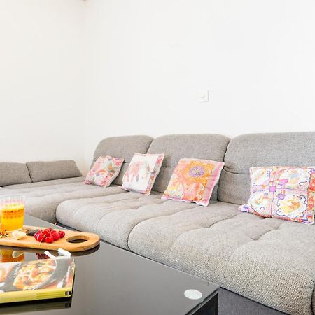 Alena Luxury Apartment With Jacuzzi สปลิท ภายนอก รูปภาพ