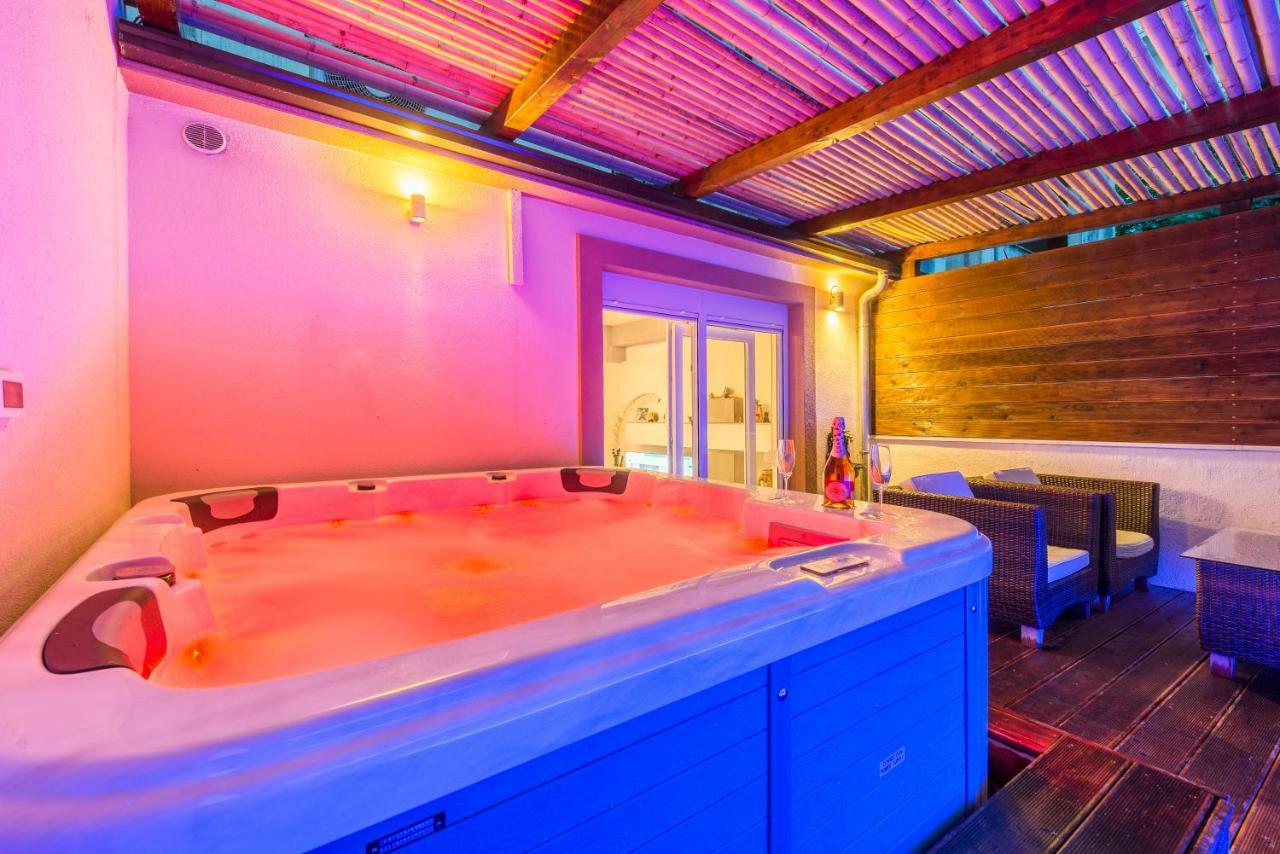 Alena Luxury Apartment With Jacuzzi สปลิท ภายนอก รูปภาพ